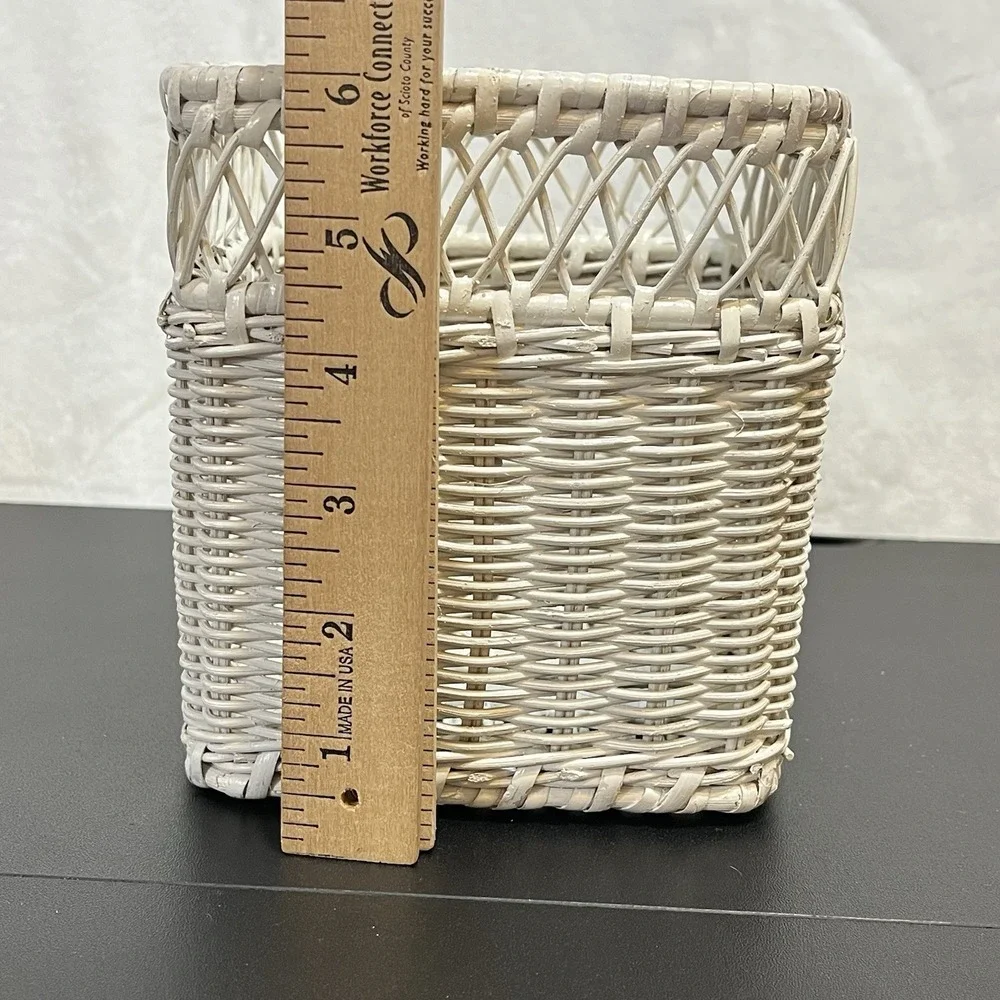 Vintage White Wicker Tissue Box Holder Cover Vanity Waste Basket Cottage Country